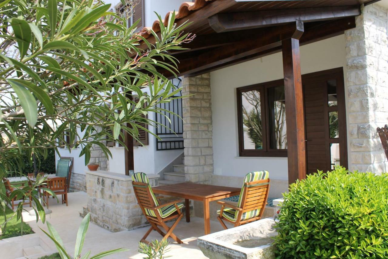 Apartments Dina Pula Exterior foto