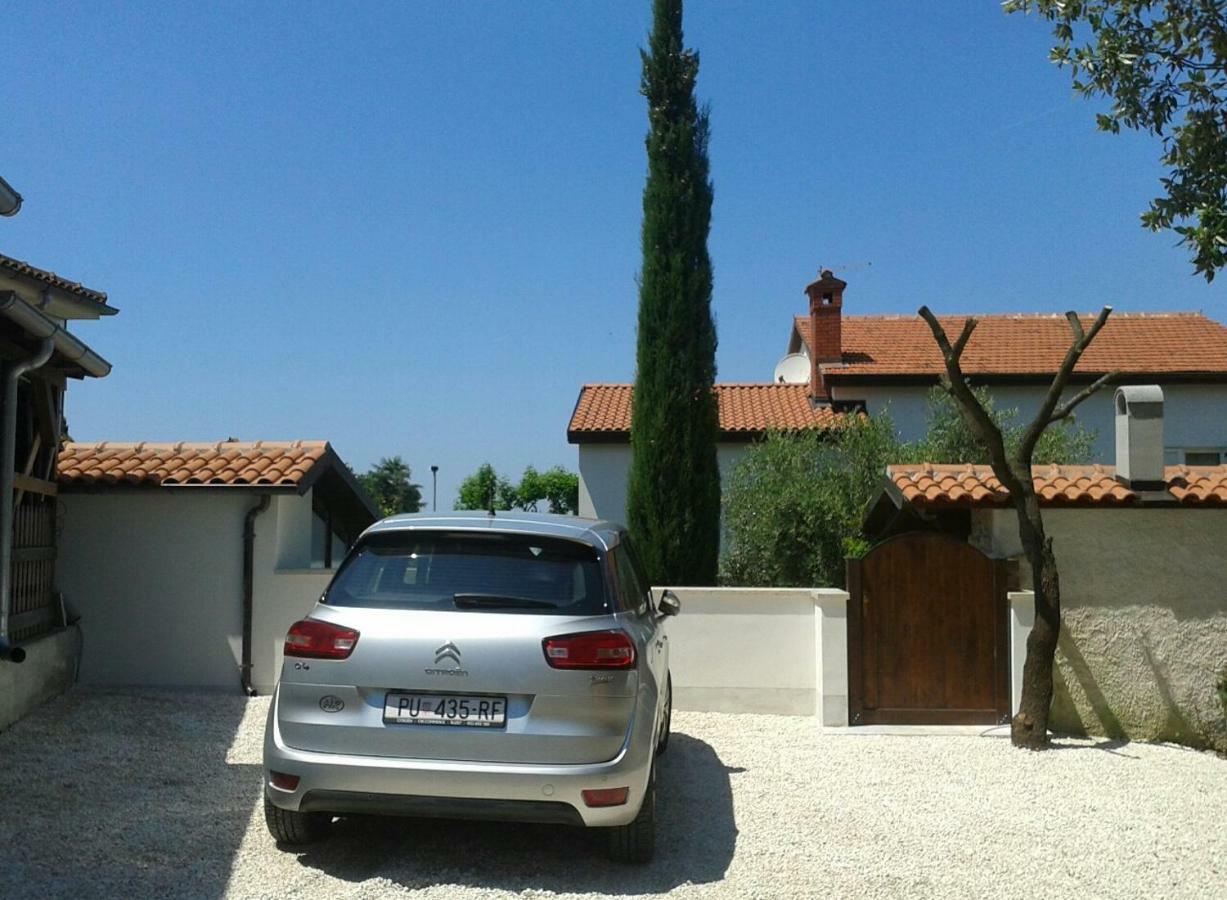 Apartments Dina Pula Exterior foto